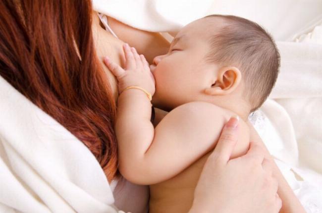 Những dấu hiệu quan trọng cho thấy bé bú đúng cách và nhận đủ sữa